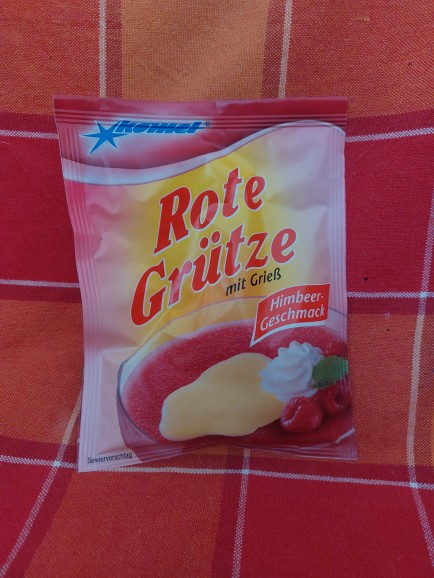 Rote Grütze mit Grieß Himbeergeschmack